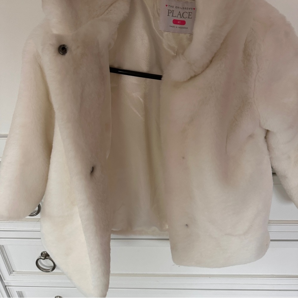 Children’s Place fuzzy white coat 4t